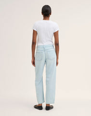 The Short Curvy Darted Barrel-Leg Jean in Airy Denim